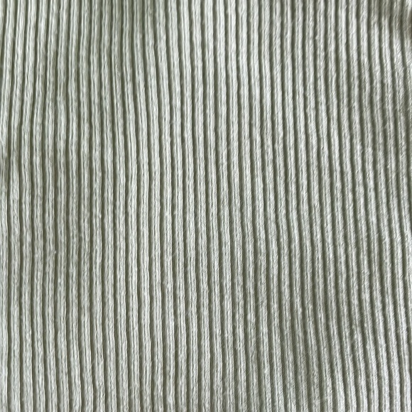 Sage green lace crop top - Picture 3 of 3